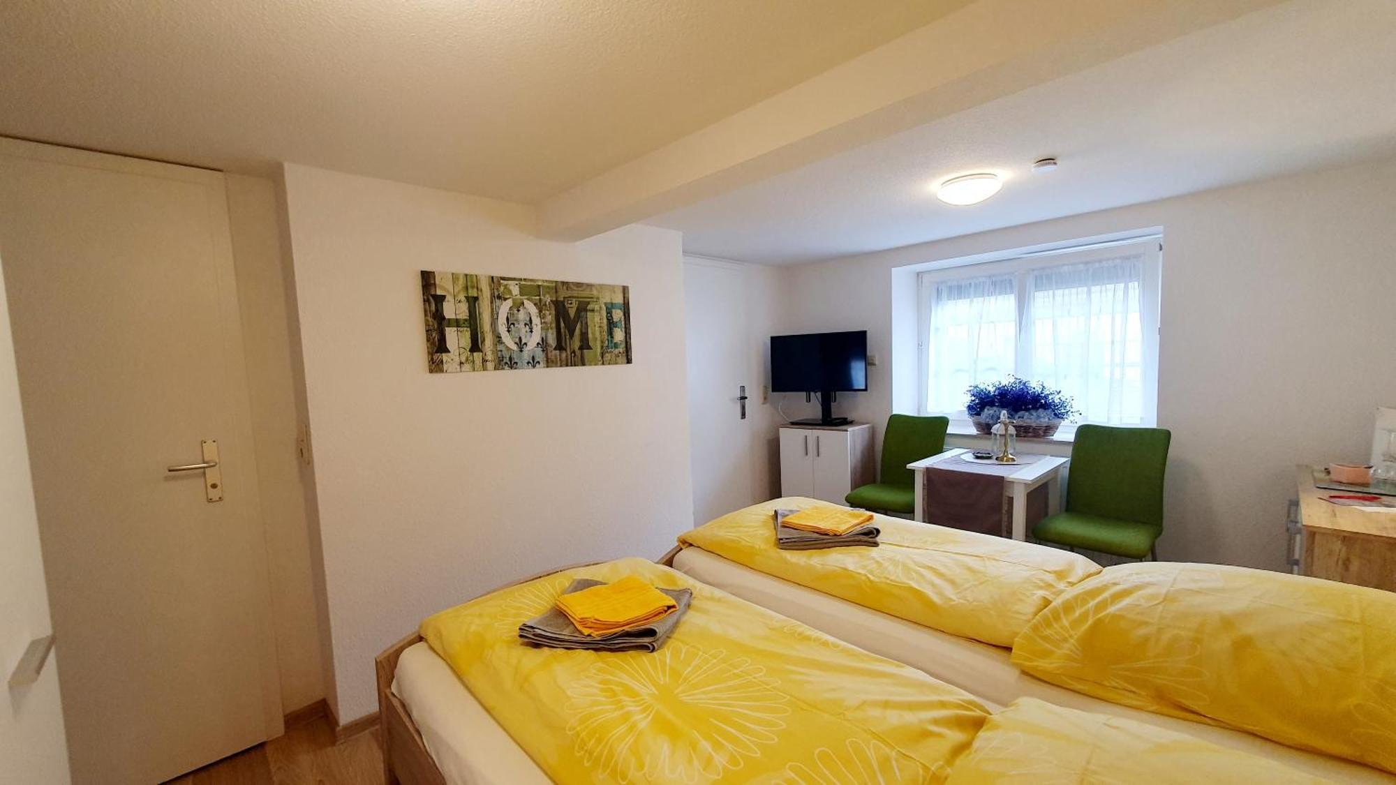 Apartment Gruener Fuerst Mit Sitzecke Im Innenhof & Naehe Park & Erdgeschoss Bad Muskau Quarto foto